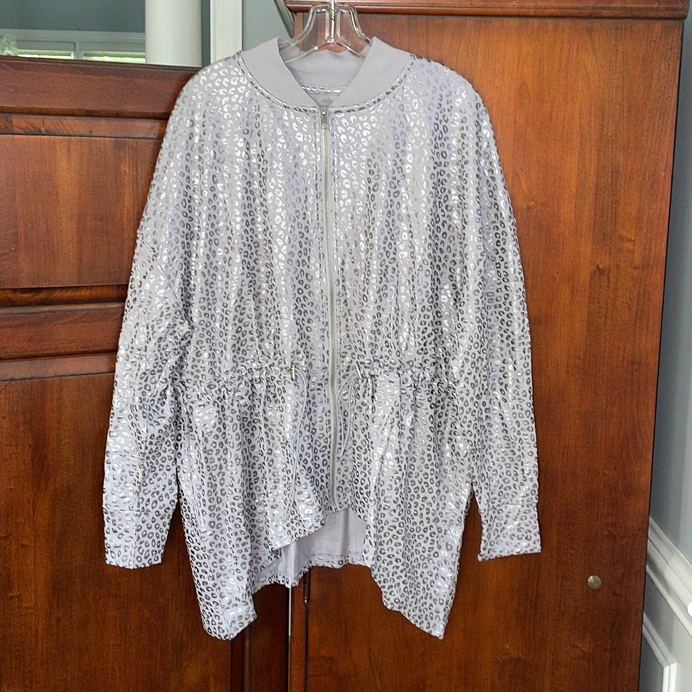 NWOT Zuda Cheetah Print Zip Front Adjustable Jacket
